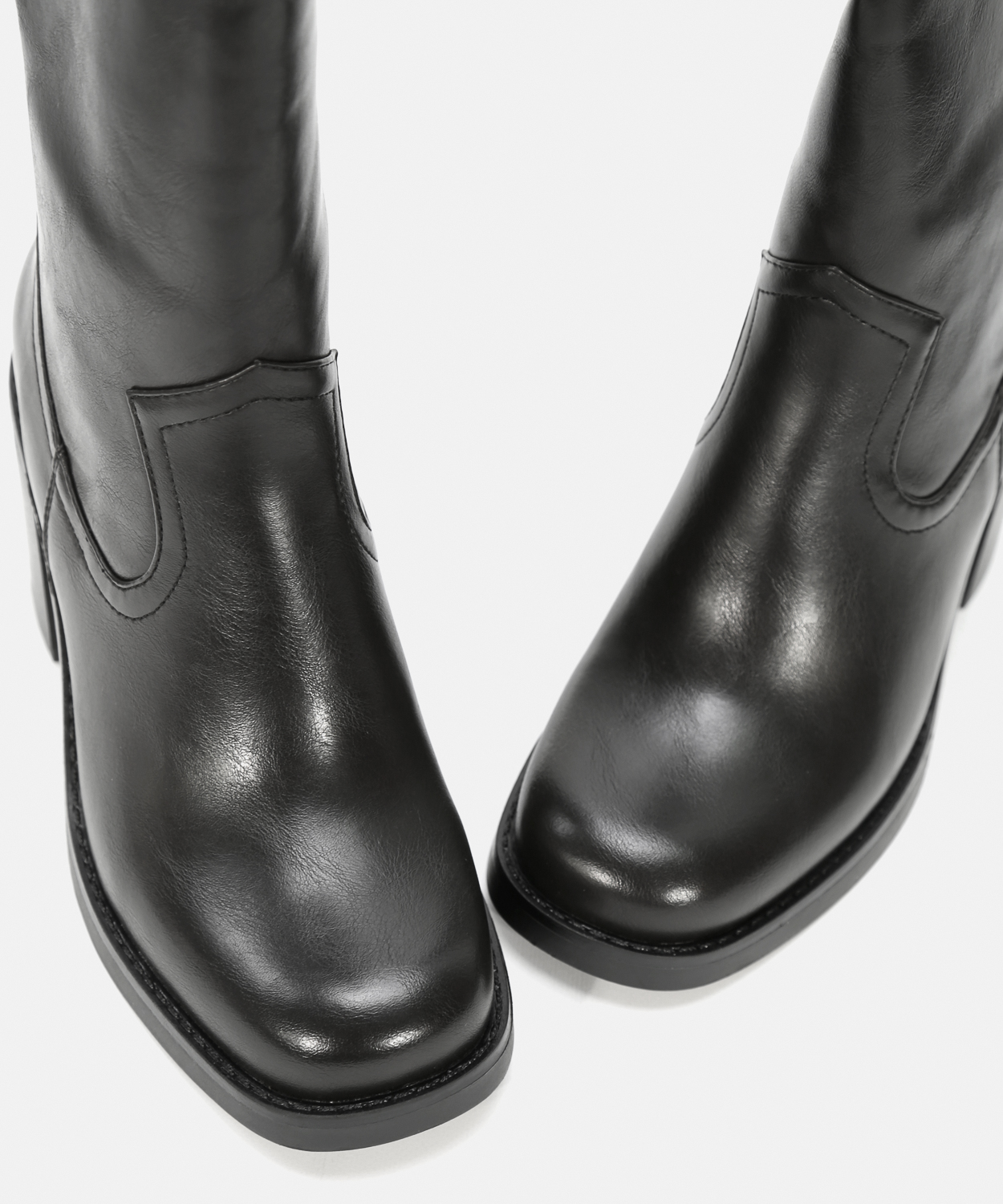 Botas negras ca&ntilde;a alta tac&oacute;n  image number null